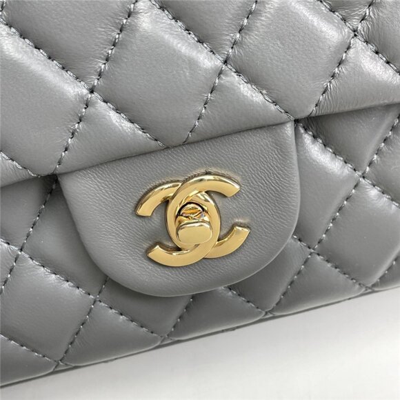 Classic Flap Women's Handbag - Picture 3 of 8